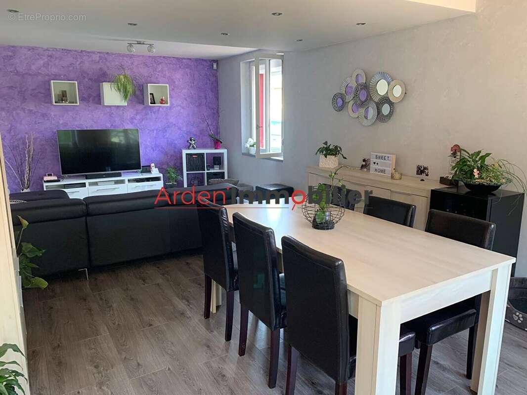 Maison à CORNY-MACHEROMENIL