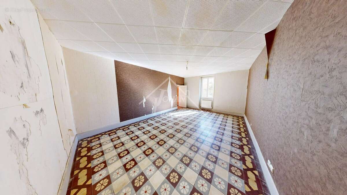 Maison à ETROUSSAT