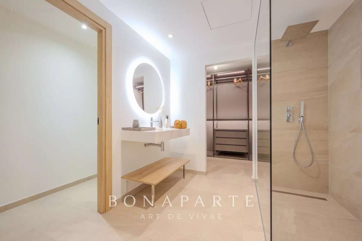 GASSIN - SAINT-TROPEZ Exclusivité : Magnifique villa-appartement en duplex avec très belle vue merUSIVITE : Magnifique "villa ap - photo 18