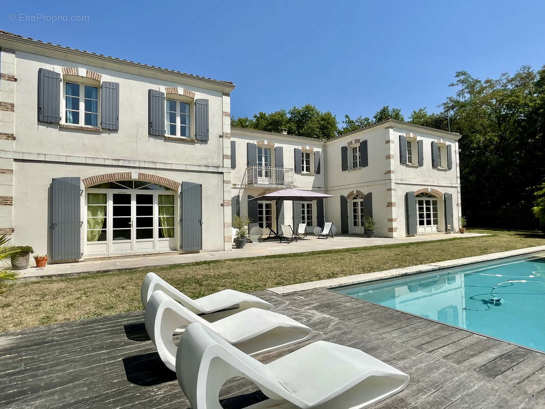 Maison à SAINT-YRIEIX-SUR-CHARENTE