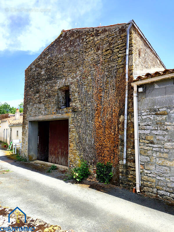Parking à SIGOURNAIS