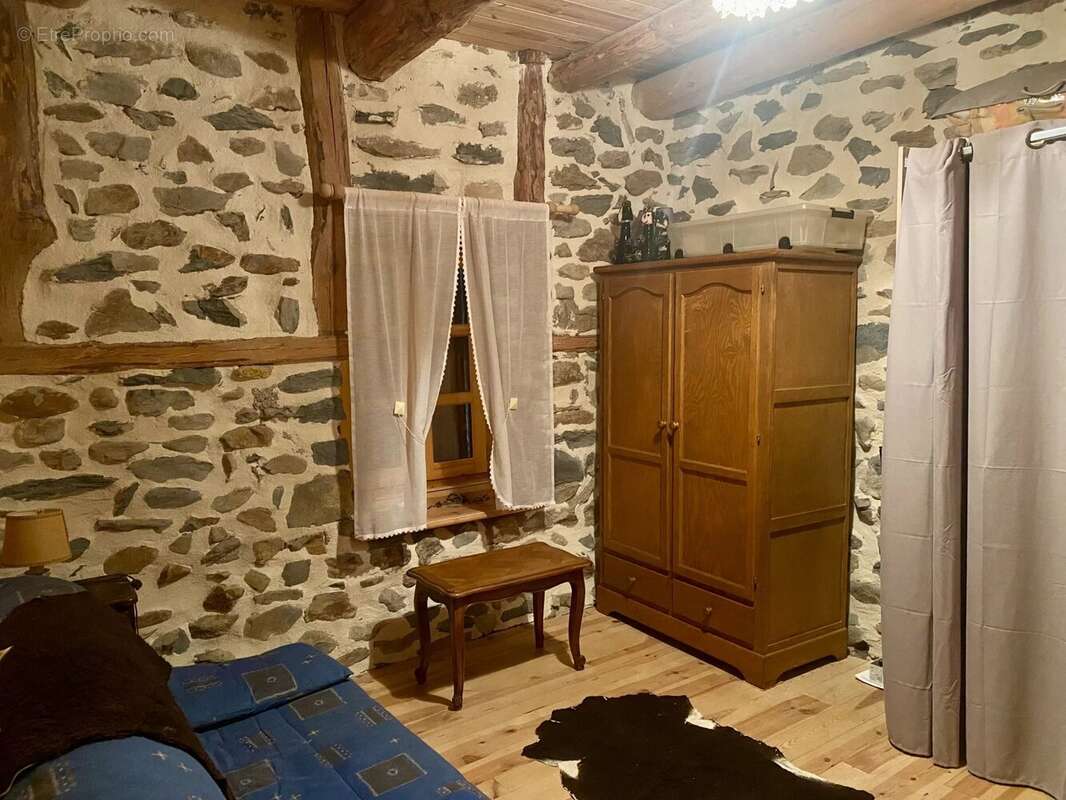 Maison à SAINT-JULIEN-CHAPTEUIL