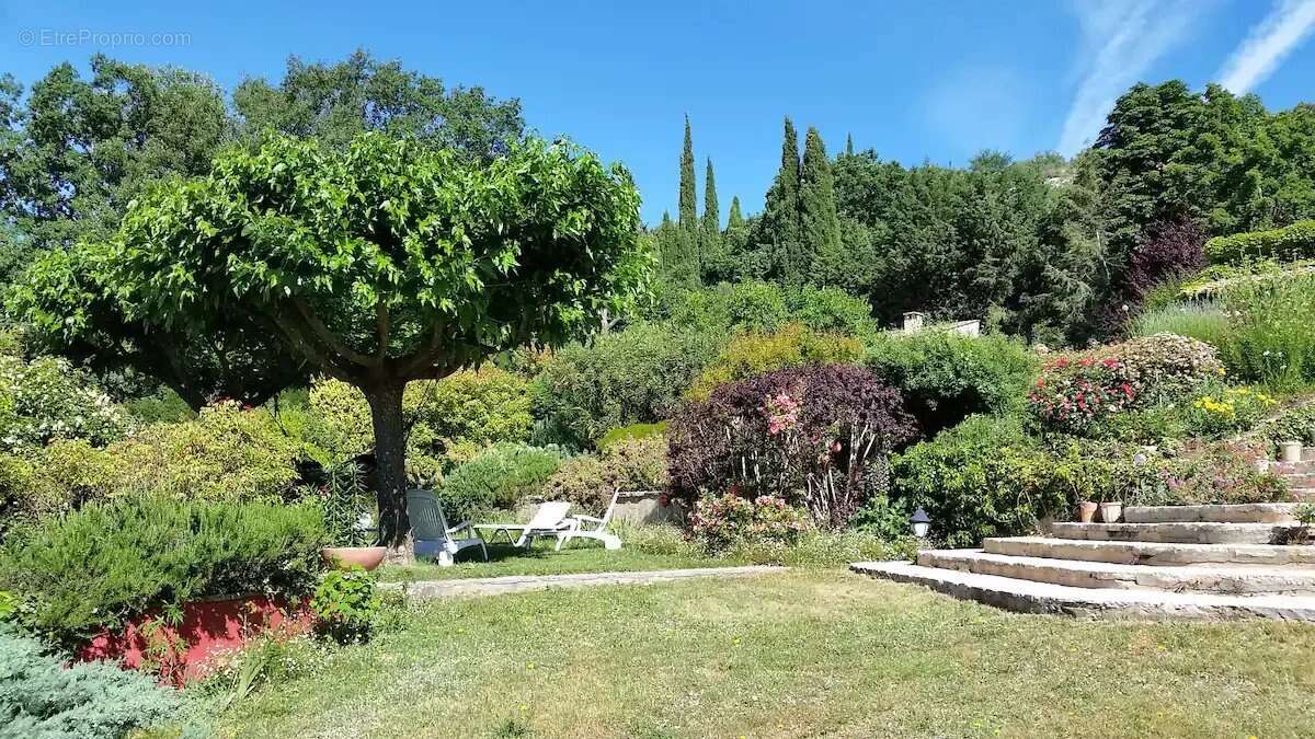 À Vendre  Propriété d'Exception avec Villa principale, Maison d'invité et Dépendance - photo 4