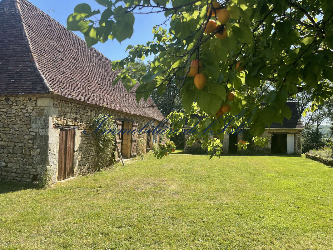 Propriete en pierres avec dependances et fort potentiel - photo 15