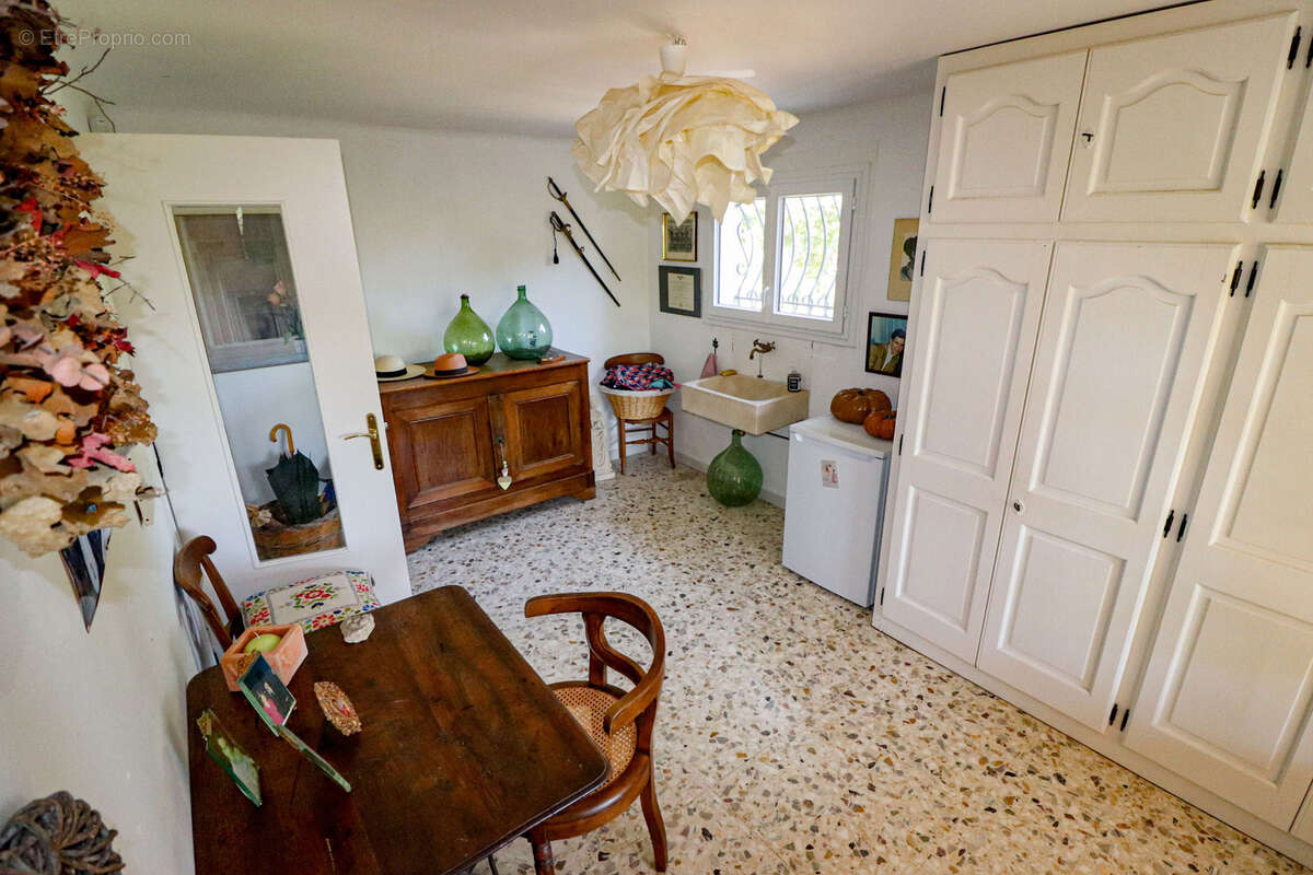 Villa 5 chambres sur terrain 2000m2 avec piscine à 2 pas du village de flayosc - photo 20