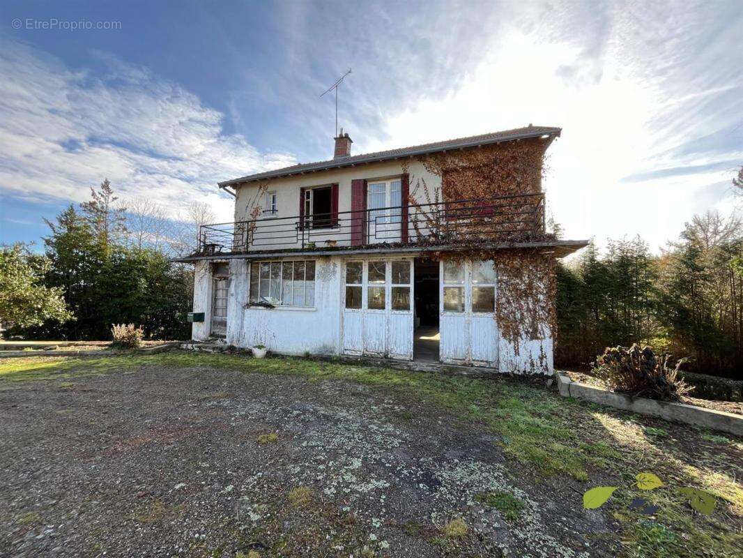 Maison à SAUVIAT-SUR-VIGE