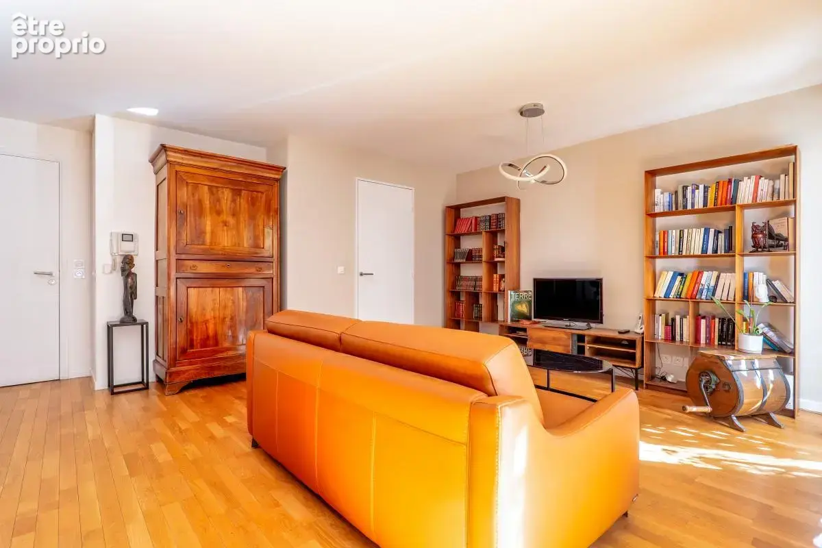 T4 de 78 m² avec jardin de 36 m² – Centre-ville – 2 chambres – 46 m² de pièce de vie – Parking - photo 4