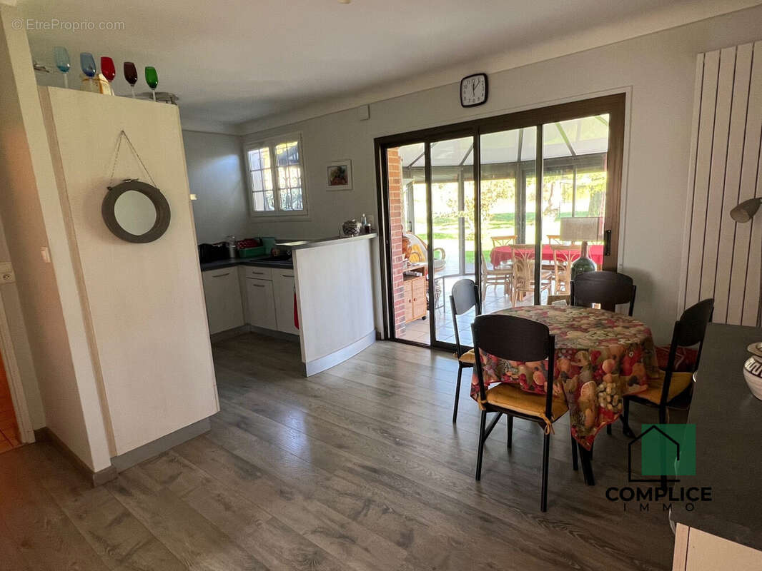 Maison à SAINT-ETIENNE-DE-MONTLUC