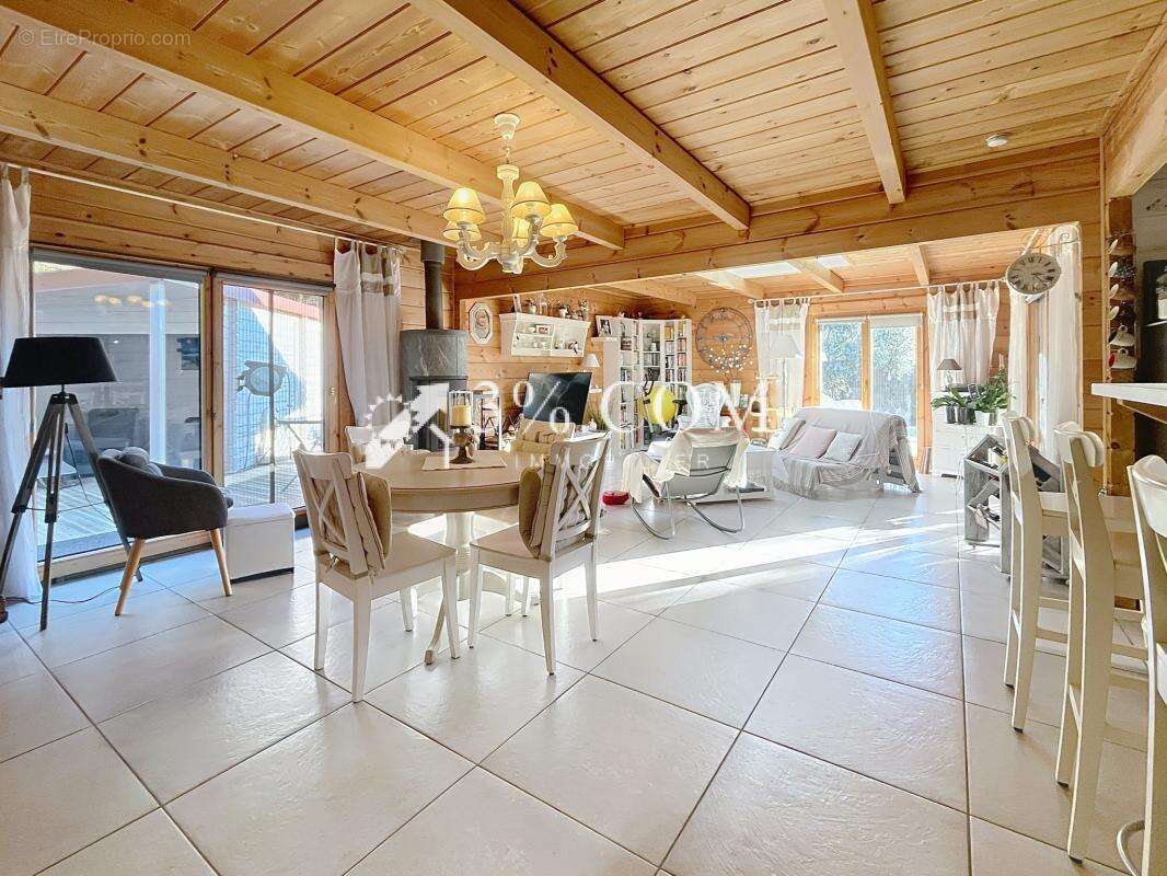 Maison à SAINT-GEORGES-LES-BAINS