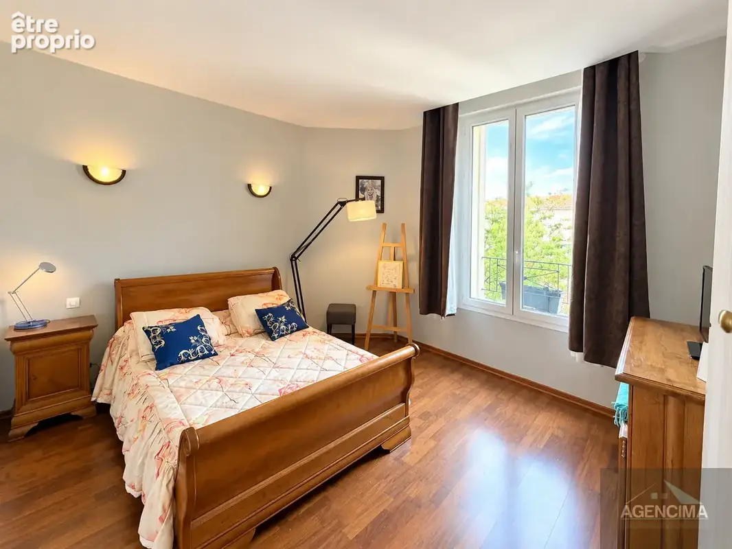 Demeure de prestige pleine d'histoire, avec garage, appartement T3 et jardin - photo 7