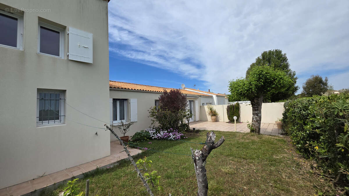 Maison à LA BREE-LES-BAINS