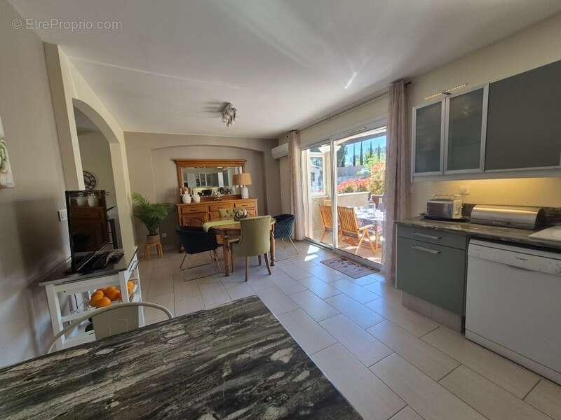 Maison à SOLLIES-VILLE