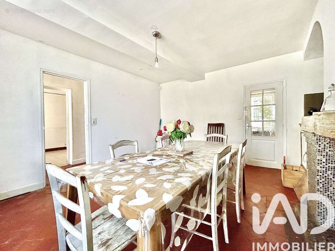 Photo 6 - Maison à VILLENEUVE-L'ARCHEVEQUE