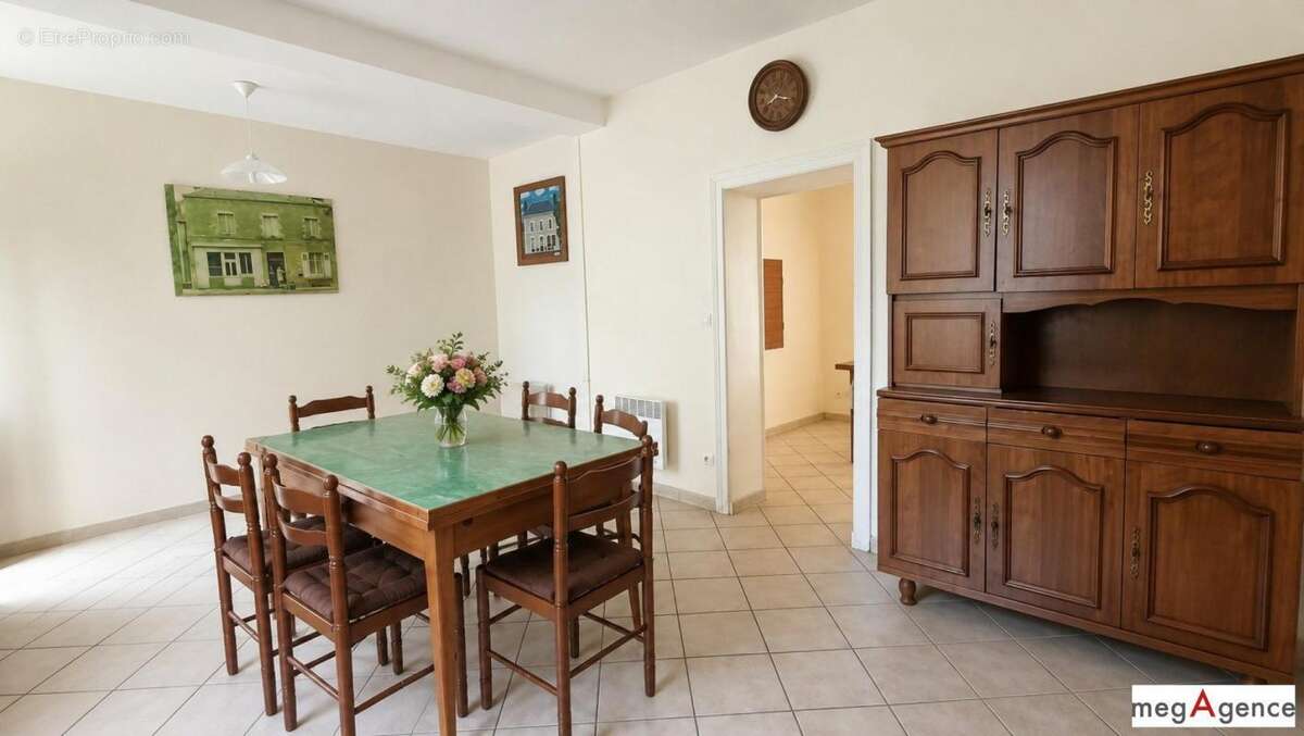 HARDANGES 53 - Maison de bourg avec jardins - photo 2