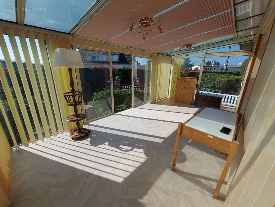 Maison à SAINT-ETIENNE-DU-ROUVRAY