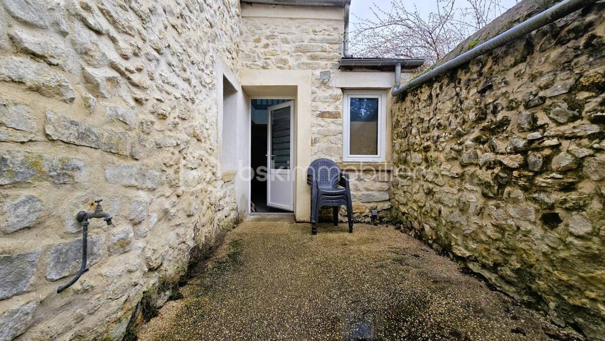 Maison à D'HUISON-LONGUEVILLE