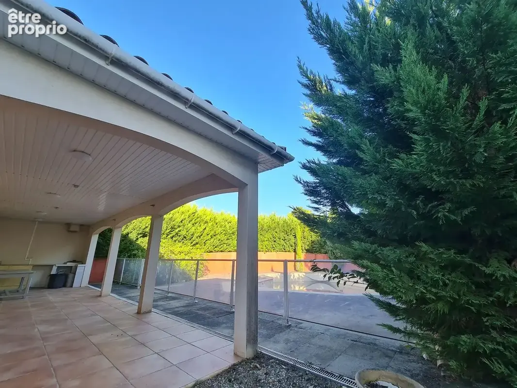 Pool-house