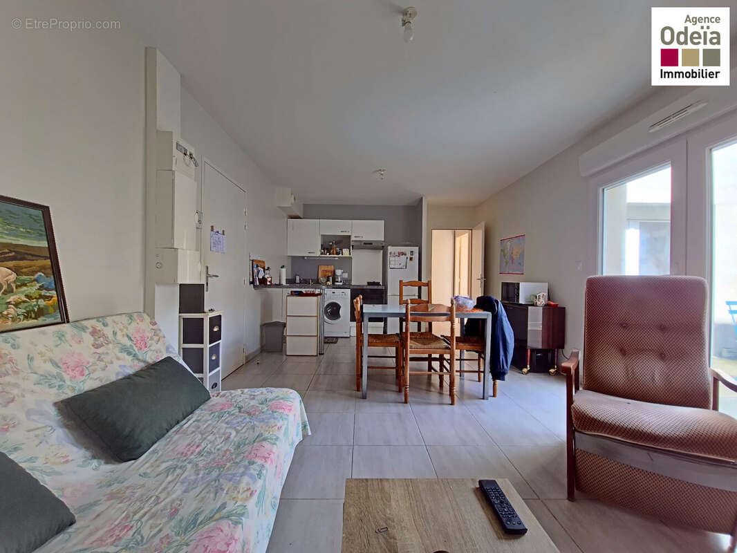 Andernos T2 + parking - Agence Odeïa Immobilier - Salon - Appartement à ANDERNOS-LES-BAINS