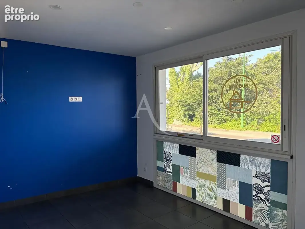 Vente murs 80m2 pour commerce terrasse axe principal vinon sur verdon - photo 2