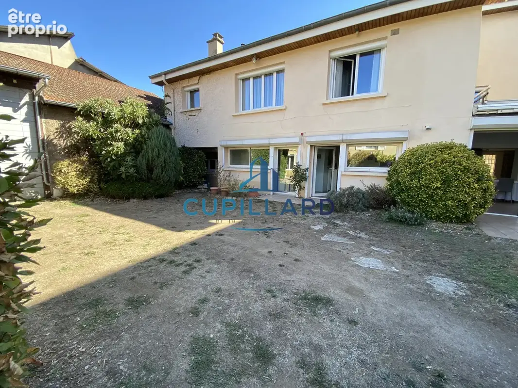 Photo Maison à Pouilly-Sous-Charlieu au prix de 249 000€