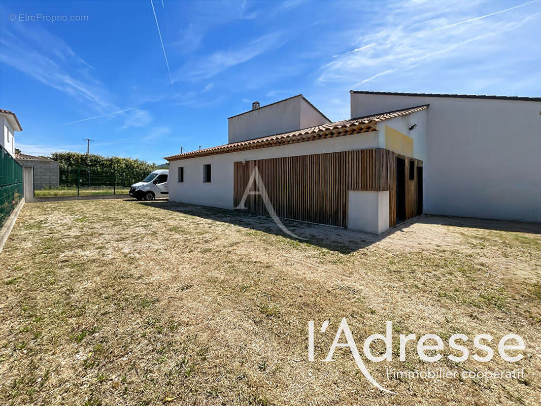 Murs Commerciaux - 250 m2 - photo 8