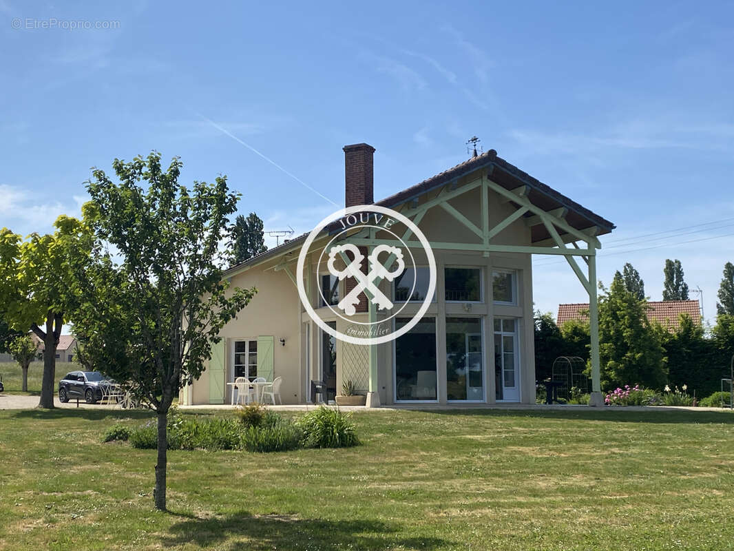 Maison à GIFFAUMONT-CHAMPAUBERT