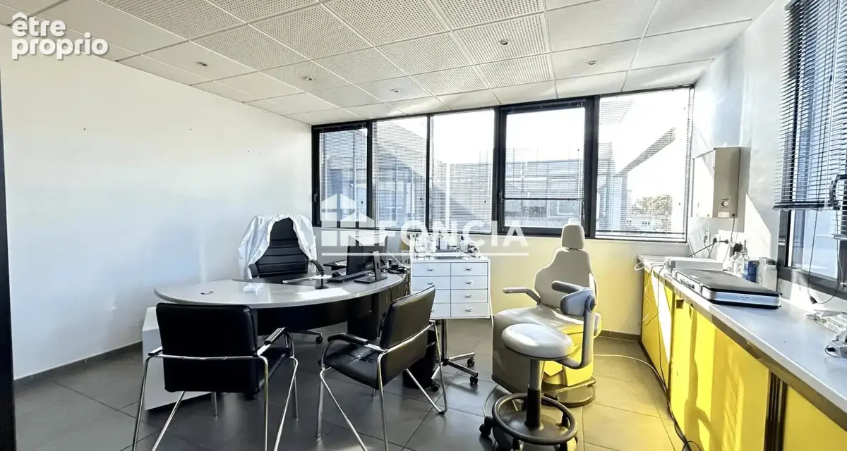 Bureaux - 200 m² - carre d hort - photo 3