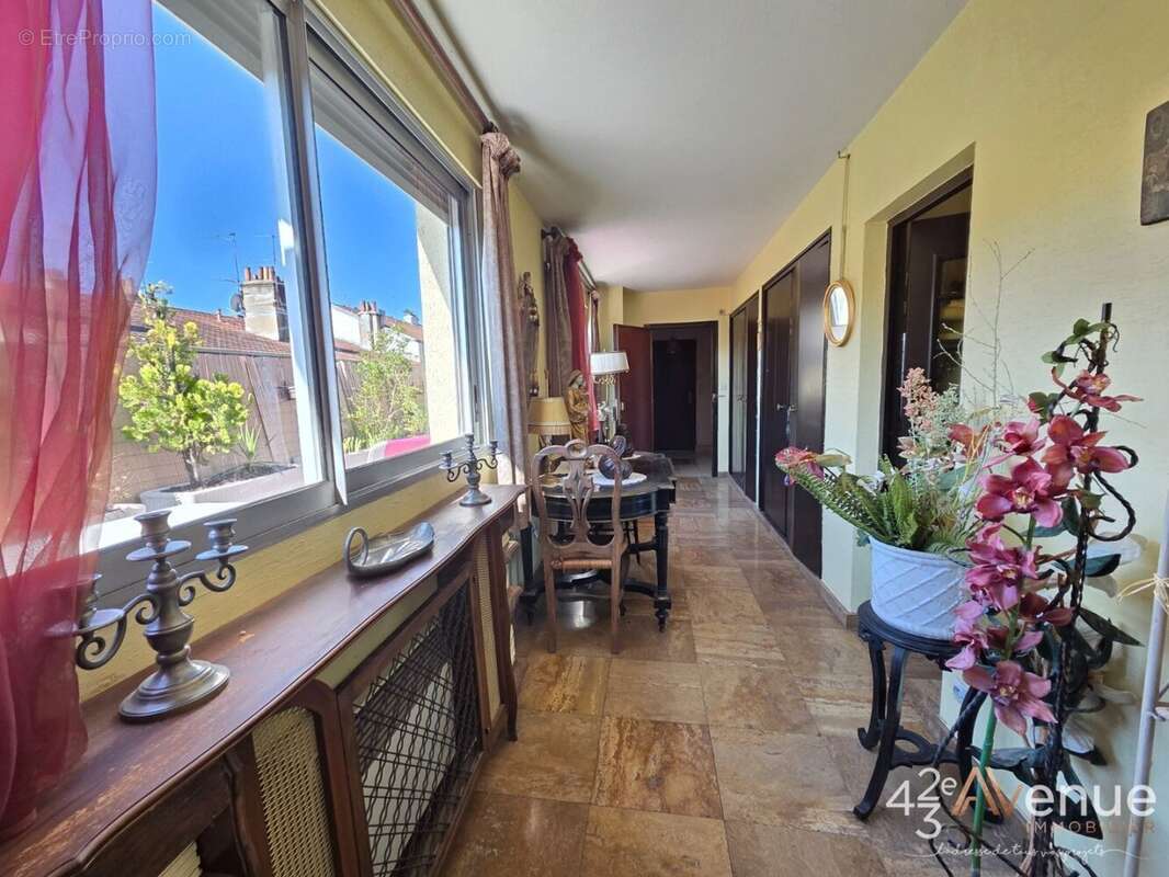 Appartement 143 m² à Saint-Etienne  - photo 3