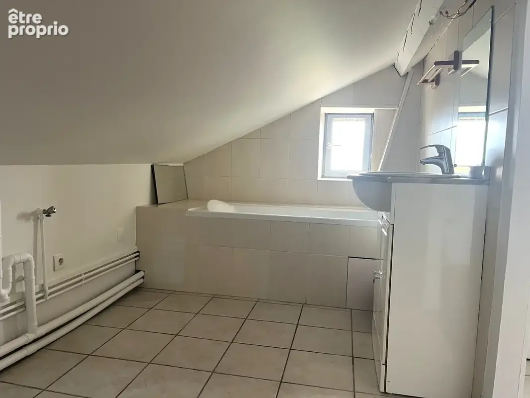 Studio au dernier étage avec vue dégagée et jardin privatif   Centre de Caluire - photo 4