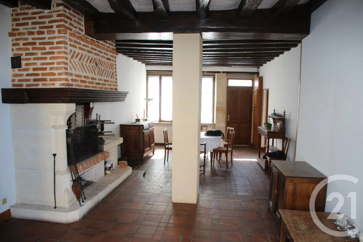 Maison à CHATEAUNEUF-VAL-DE-BARGIS