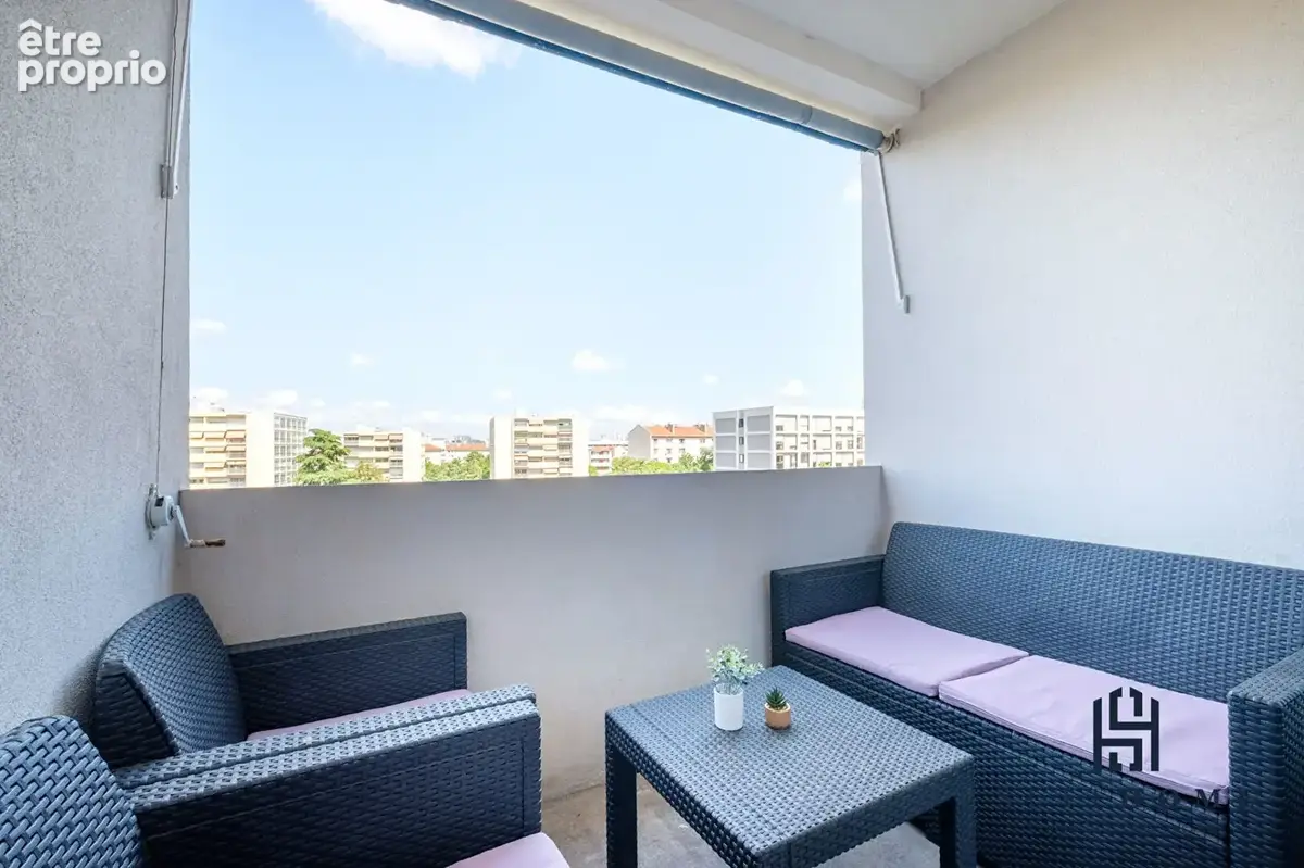 Appartement T5 à vendre proche de la maison de la danse Appartement  5 pièce(s) 82m2 4 chambre au dernier étage à LYON 8 - photo 3
