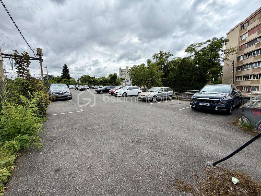 Appartement f3 71m2 avec balcon + cave + parking - photo 23