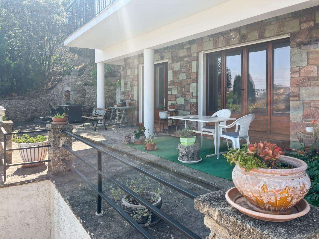 Maison À Vendre composée de 2 appartements (3 et 4 pièces) - photo 23