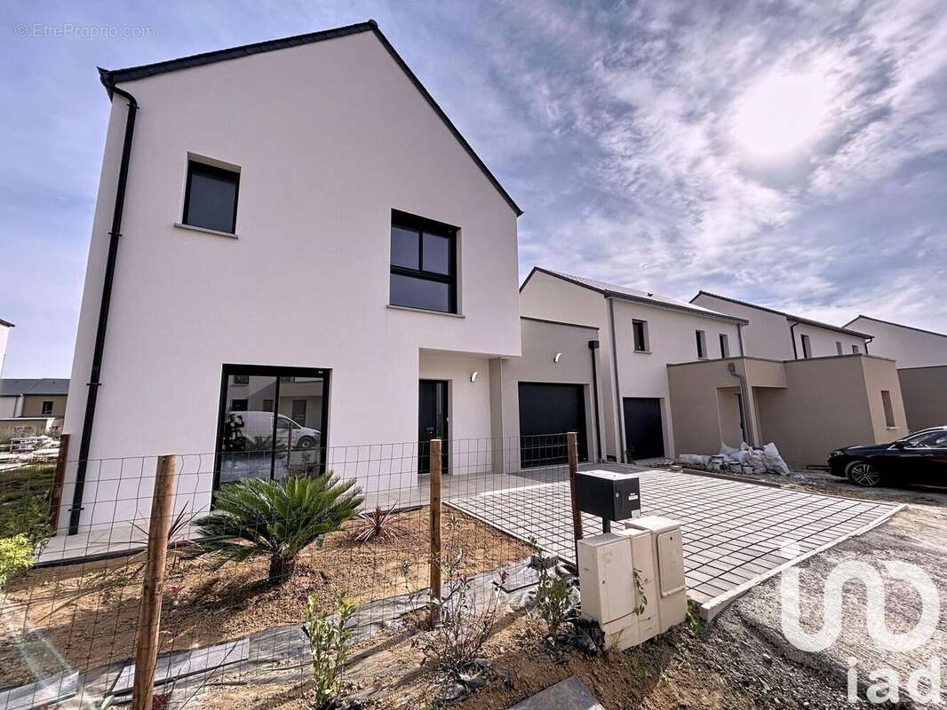 Photo 3 - Maison à LA CHAPELLE-DES-FOUGERETZ