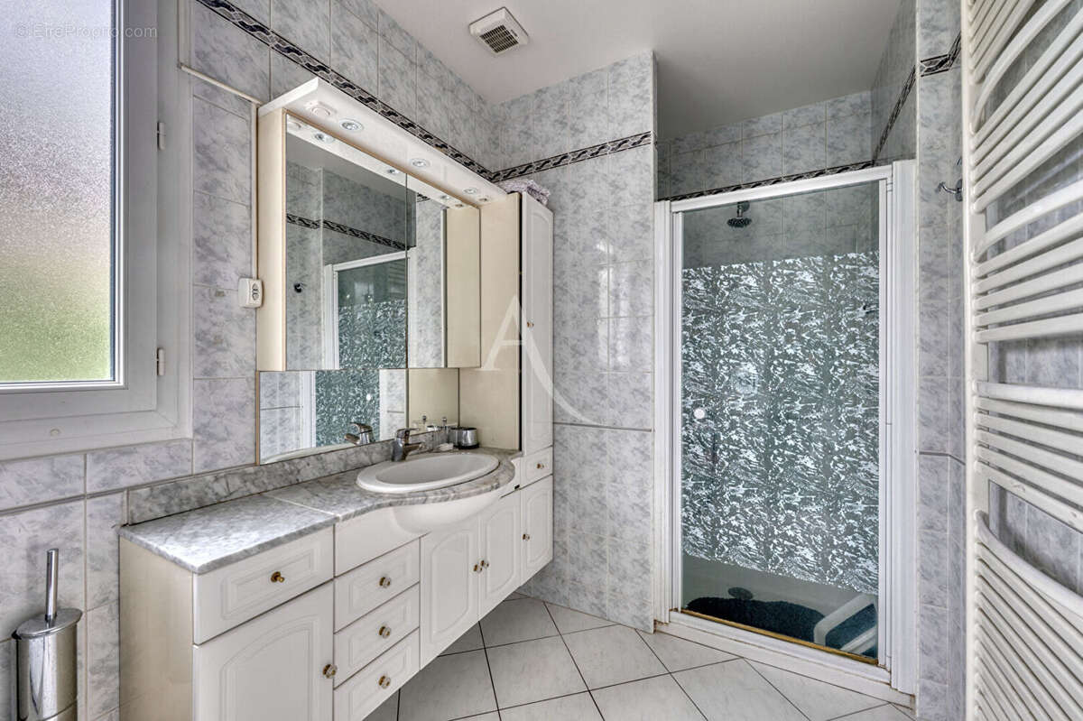 Maison à SAINT-MAUR-DES-FOSSES