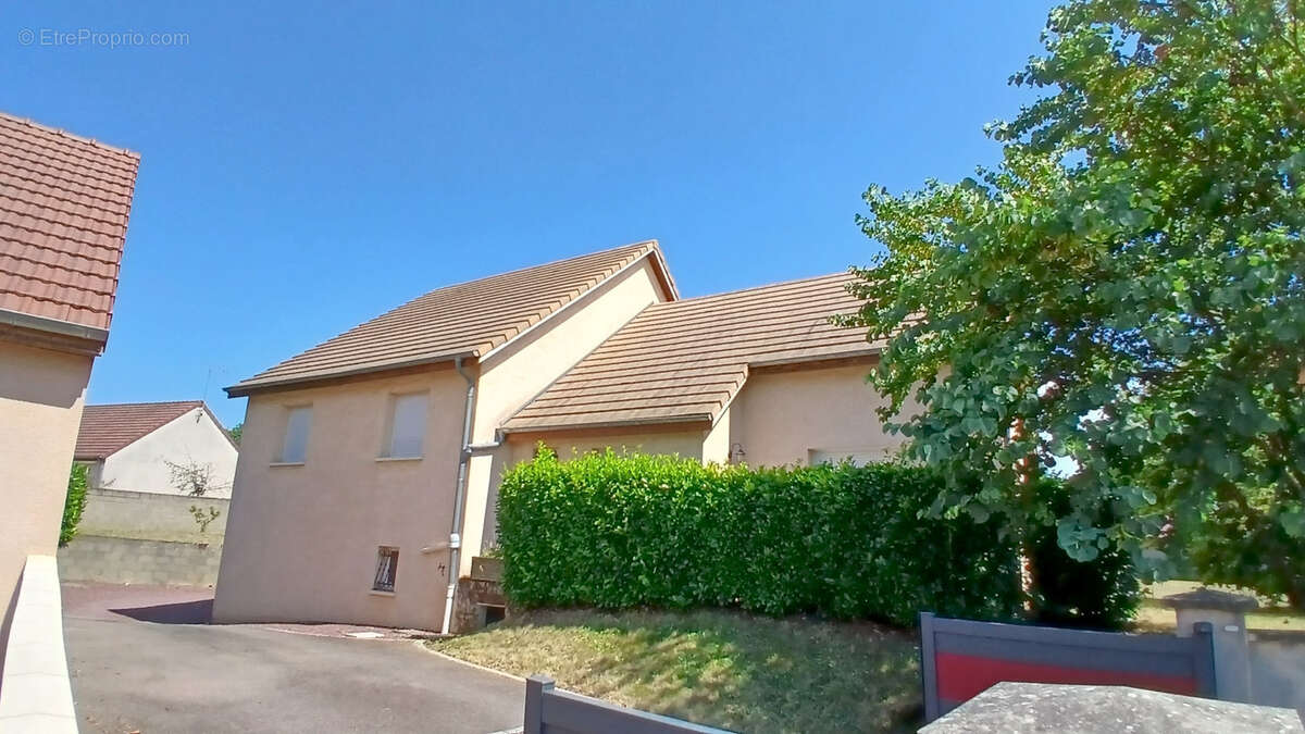 Maison à OUROUX-SUR-SAONE
