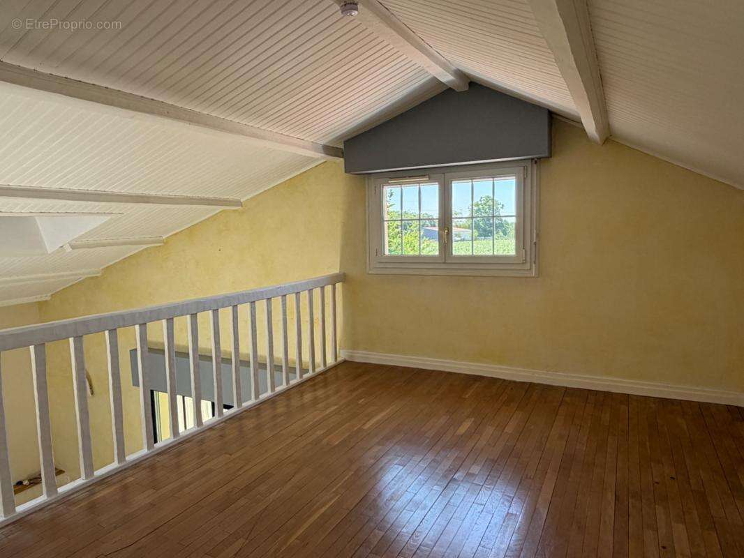 Villa avec piscine dépendances habitables et parc arboré - photo 11