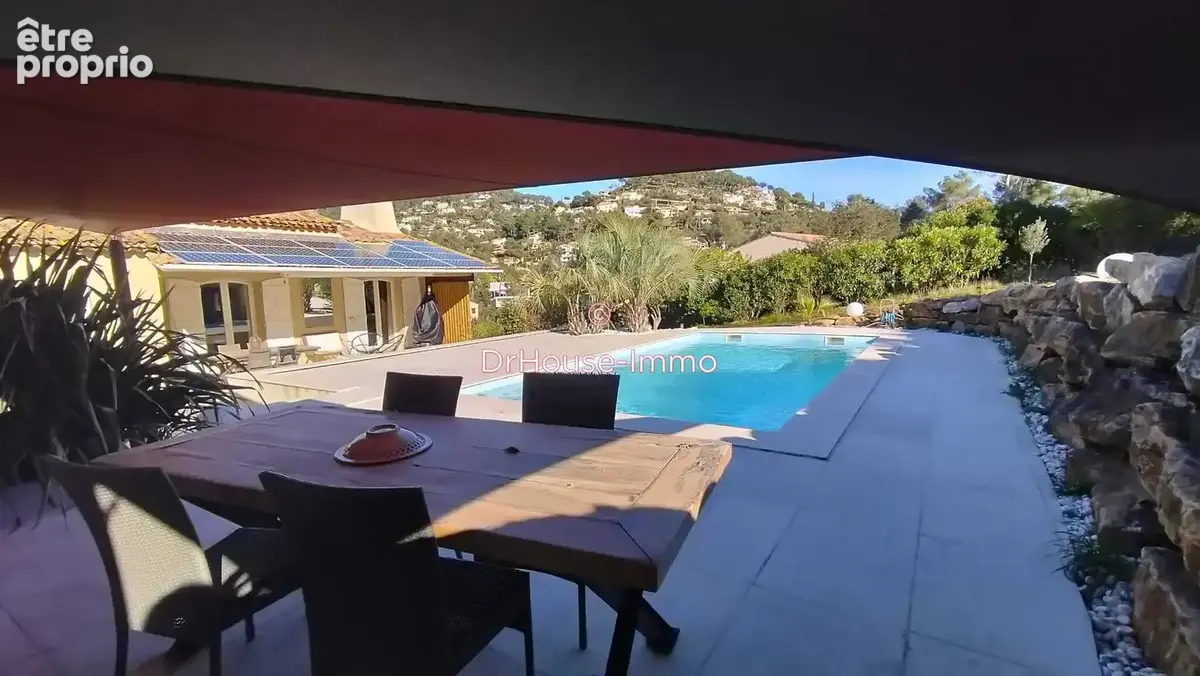 Maison 6 pièces 166 m² à vendre à Carqueiranne (83320) - photo 2