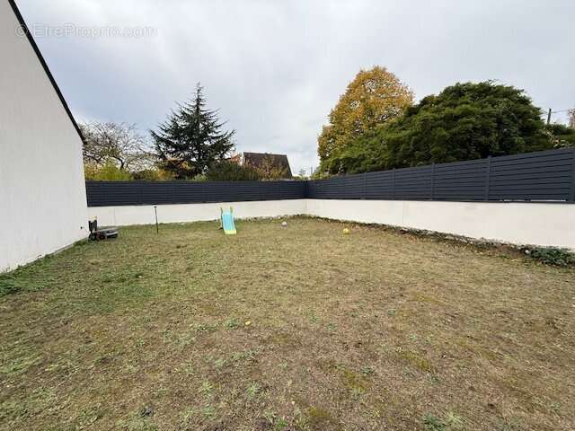 Maison 130 m² à Saint-Jean-De-La-Ruelle  - photo 9