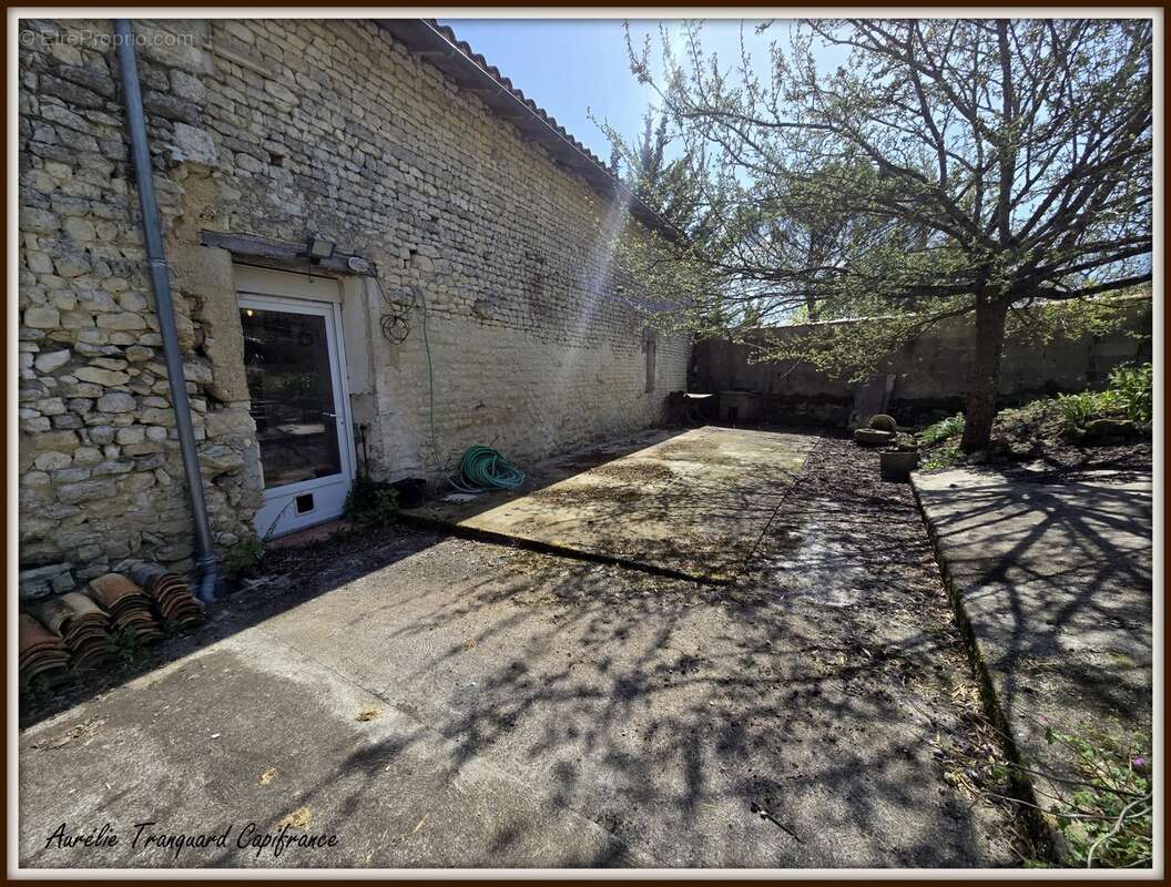 Maison à vendre 4 pièces ANTEZANT LA CHAPELLE (17) LONGERE/ maison charentaise avec dépendances - photo 21