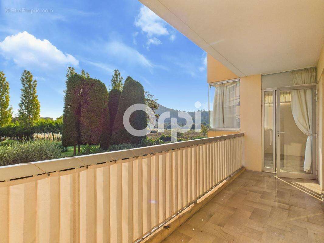 Appartement à MANDELIEU-LA-NAPOULE