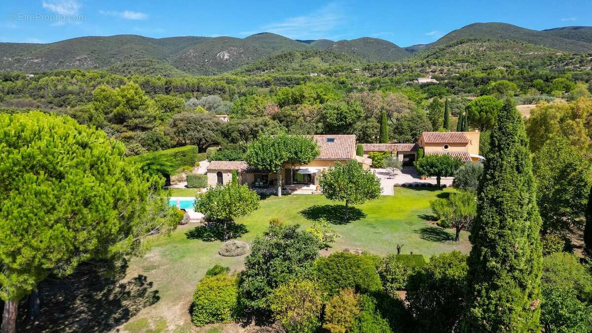 Propriété entre Vaugines et Lourmarin - photo 3