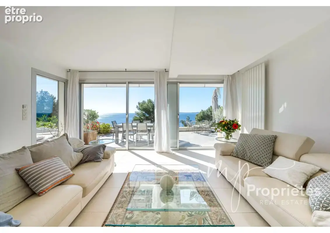 A VENDRE LE LAVANDOU AIGUEBELLE Charmante villa 192m² vue mer, piscine, garage - photo 4