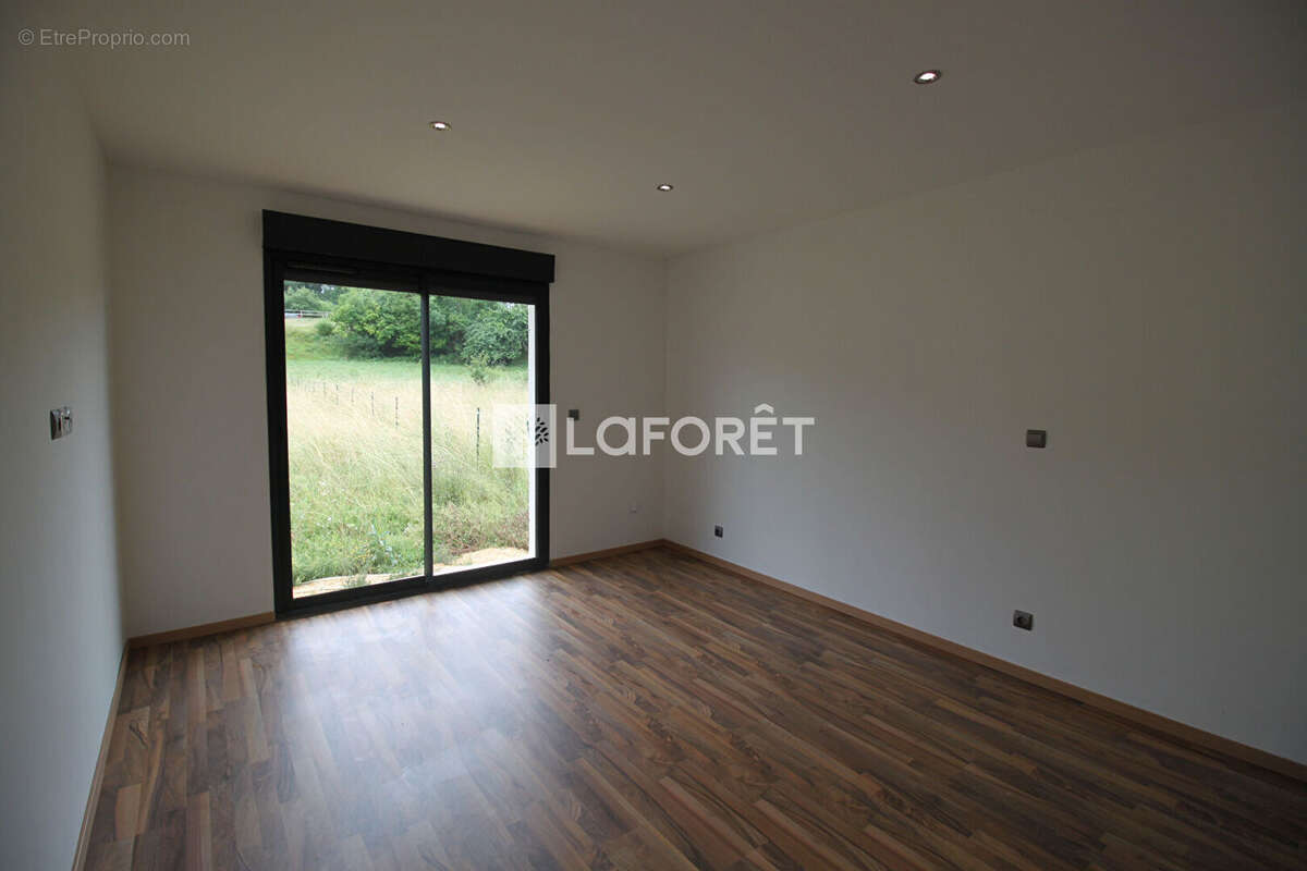 Maison Saint-pierre-de-cÔle 4 pièce(s) 110 m2 - photo 12