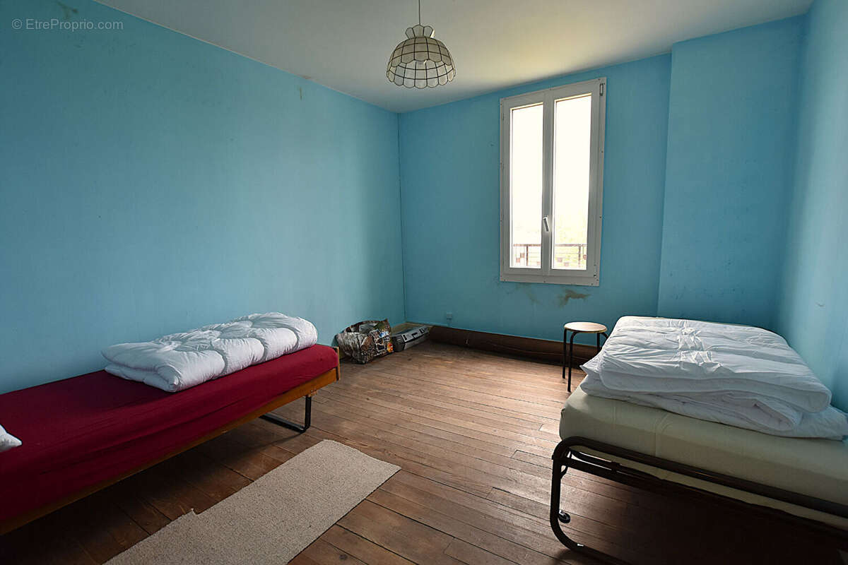 Charmante maison de bourg avec cinq chambres et dépendances sur parcelle de 790 m² : - photo 11