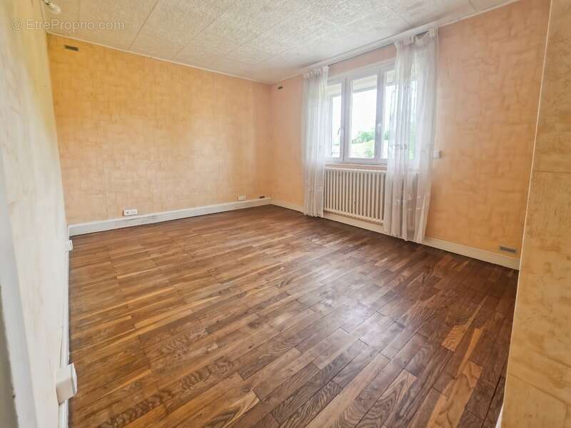 Maison indépendante 91 m² avec sous-sol complet et dépendance sur 650 m² à Montmorot (39) - photo 9