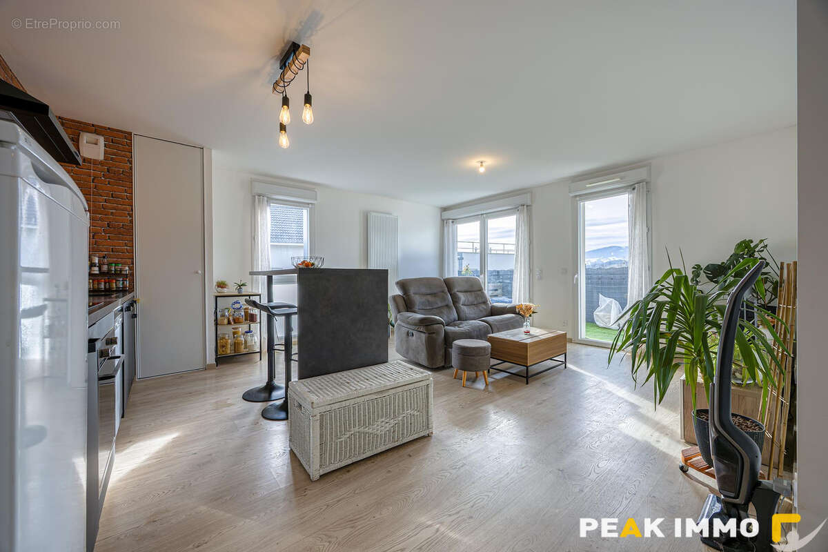 Appartement à SALES