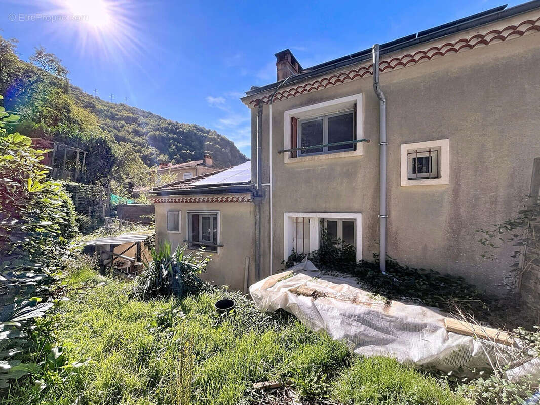 Villa Mitoyenne + Studio Indépendant et Terrain de 1200m2 à Bancairon - photo 2