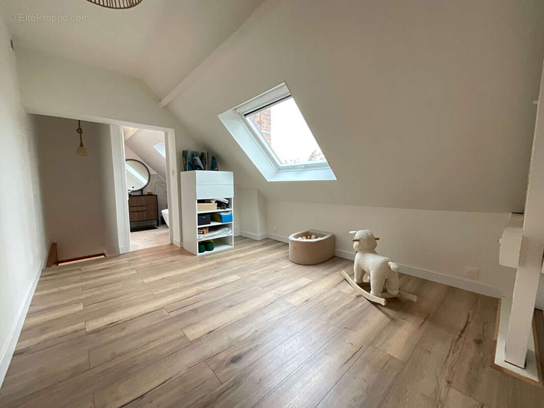 Maison à MAURECOURT