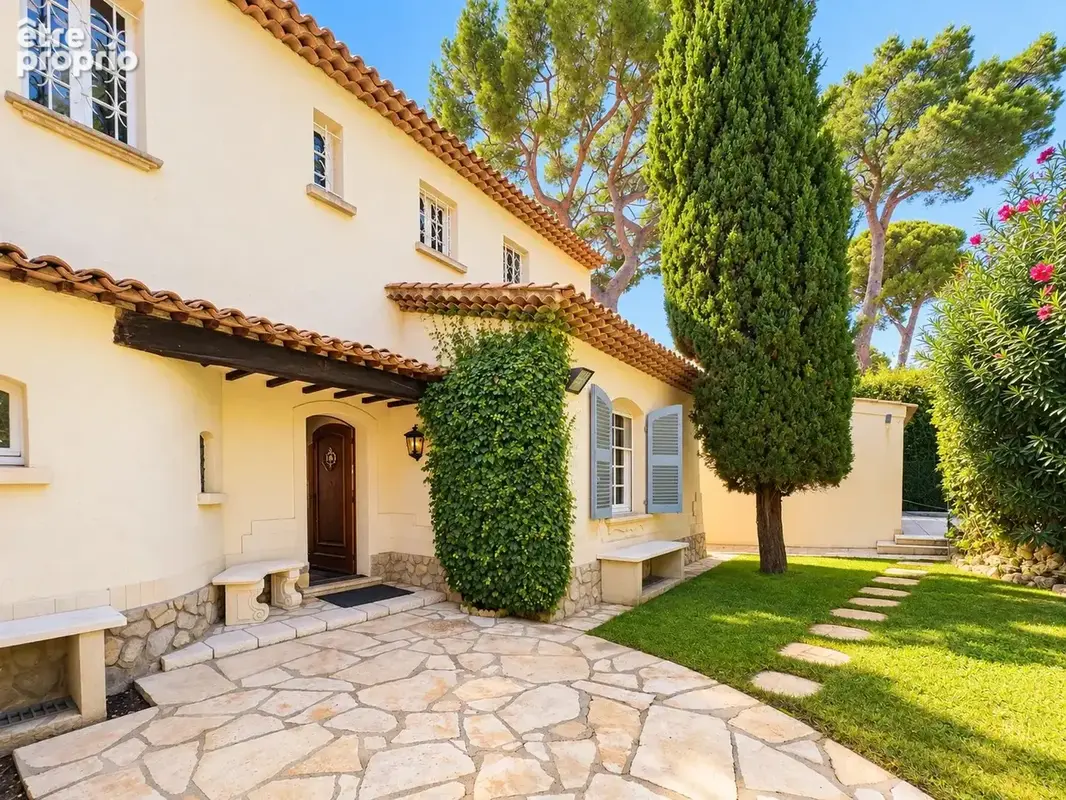 Spacieuse villa avec jardin plat et piscine - photo 16